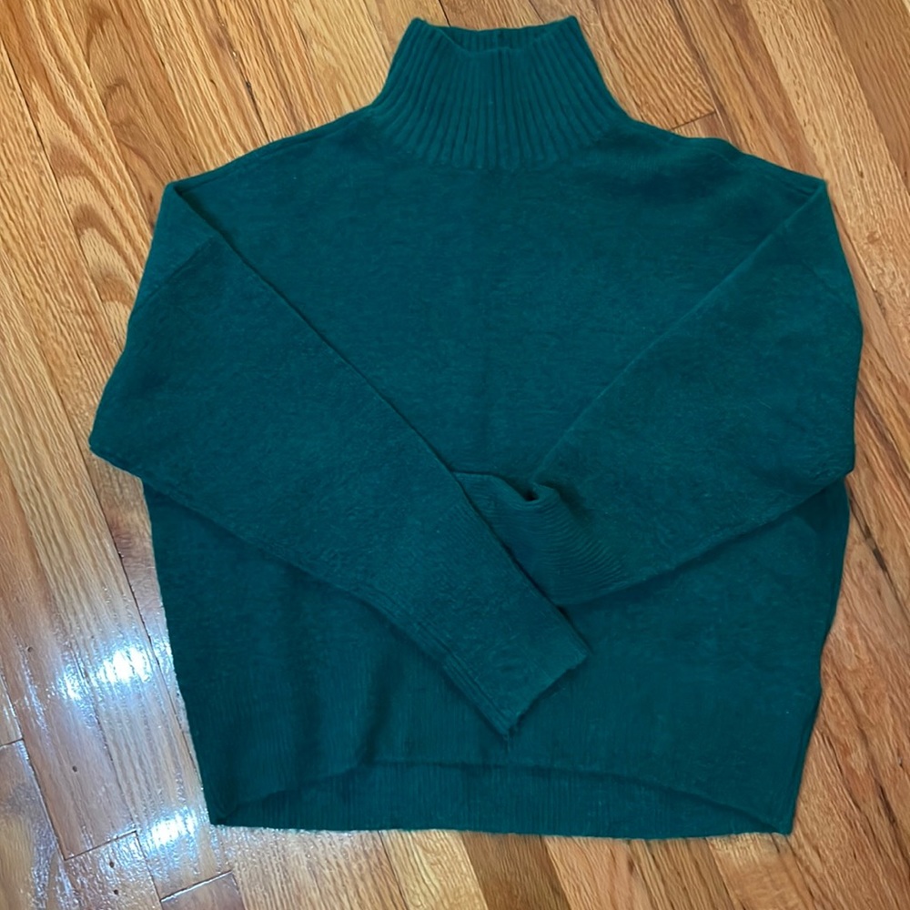 Express. Emerald Green Sweater. Size S.